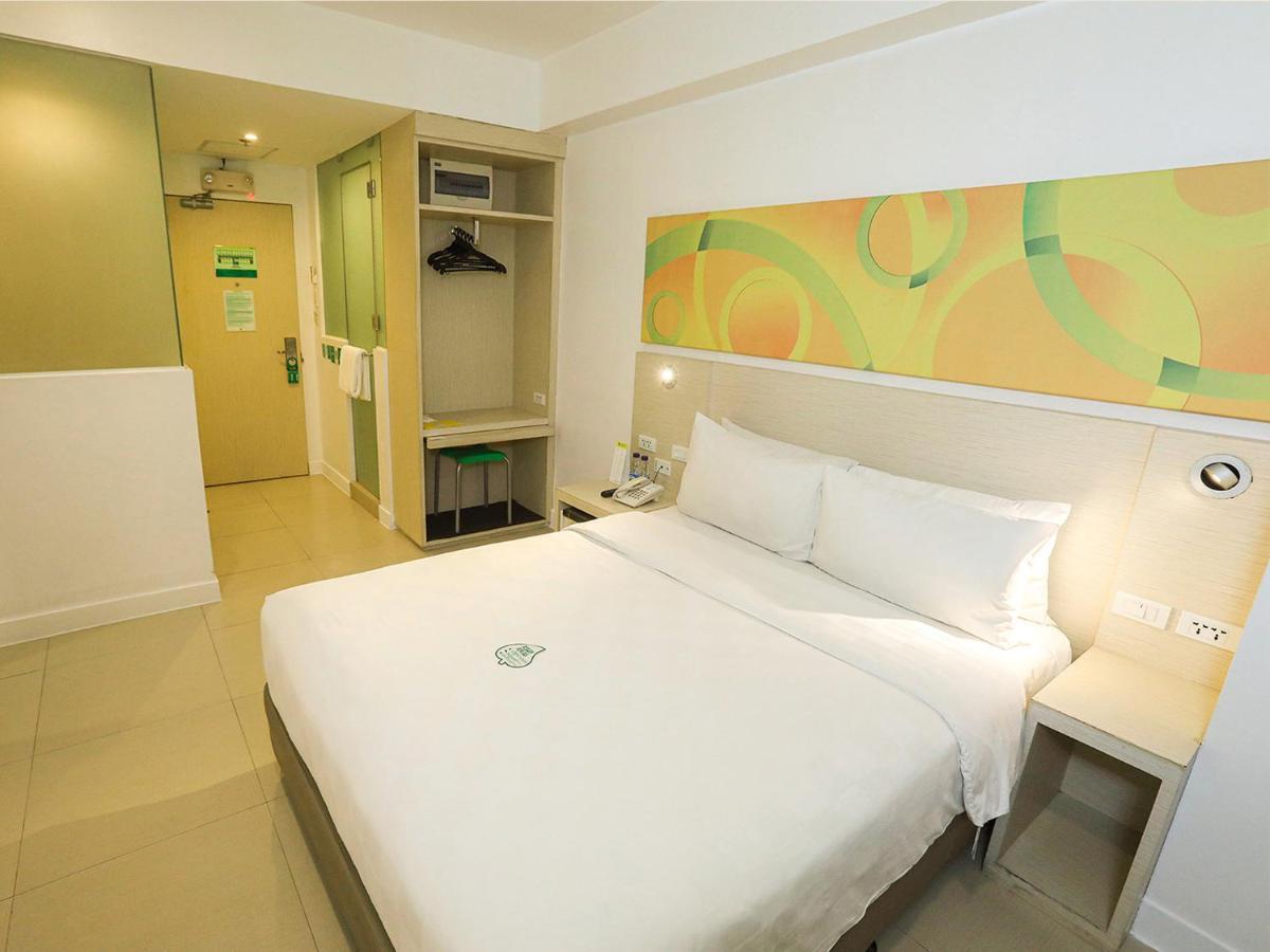 Go Hotels Manila Airport Road Paranaque City Exterior photo