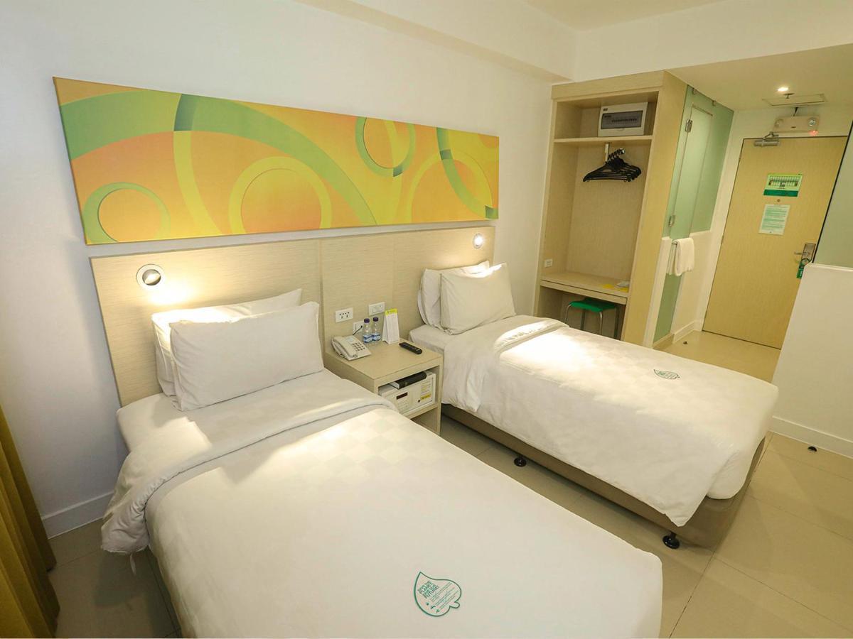 Go Hotels Manila Airport Road Paranaque City Exterior photo