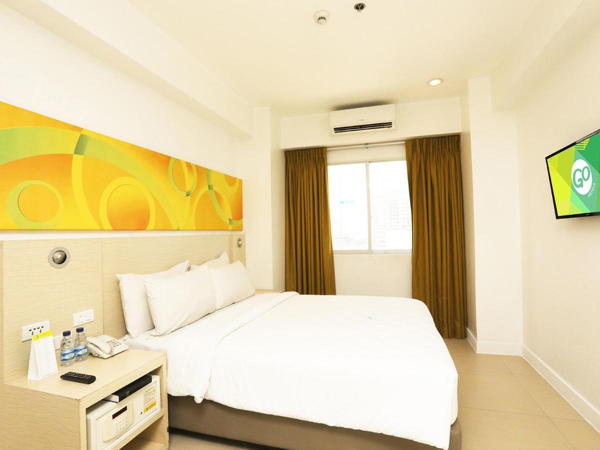 Go Hotels Manila Airport Road Paranaque City Exterior photo
