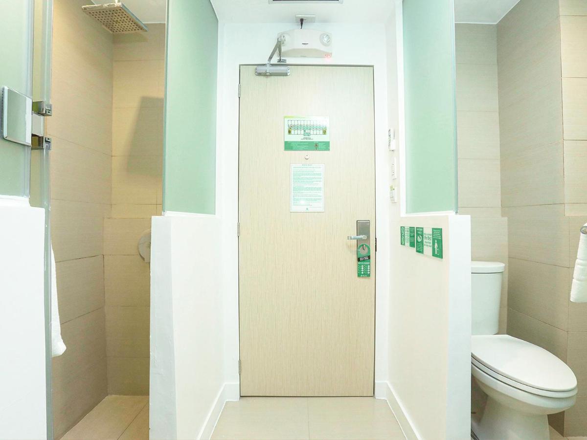 Go Hotels Manila Airport Road Paranaque City Exterior photo
