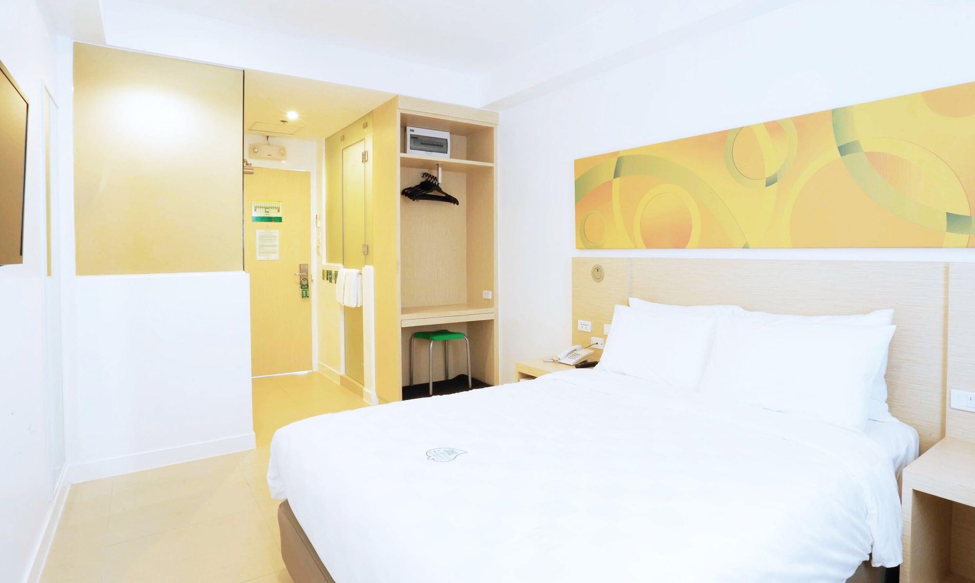 Go Hotels Manila Airport Road Paranaque City Exterior photo