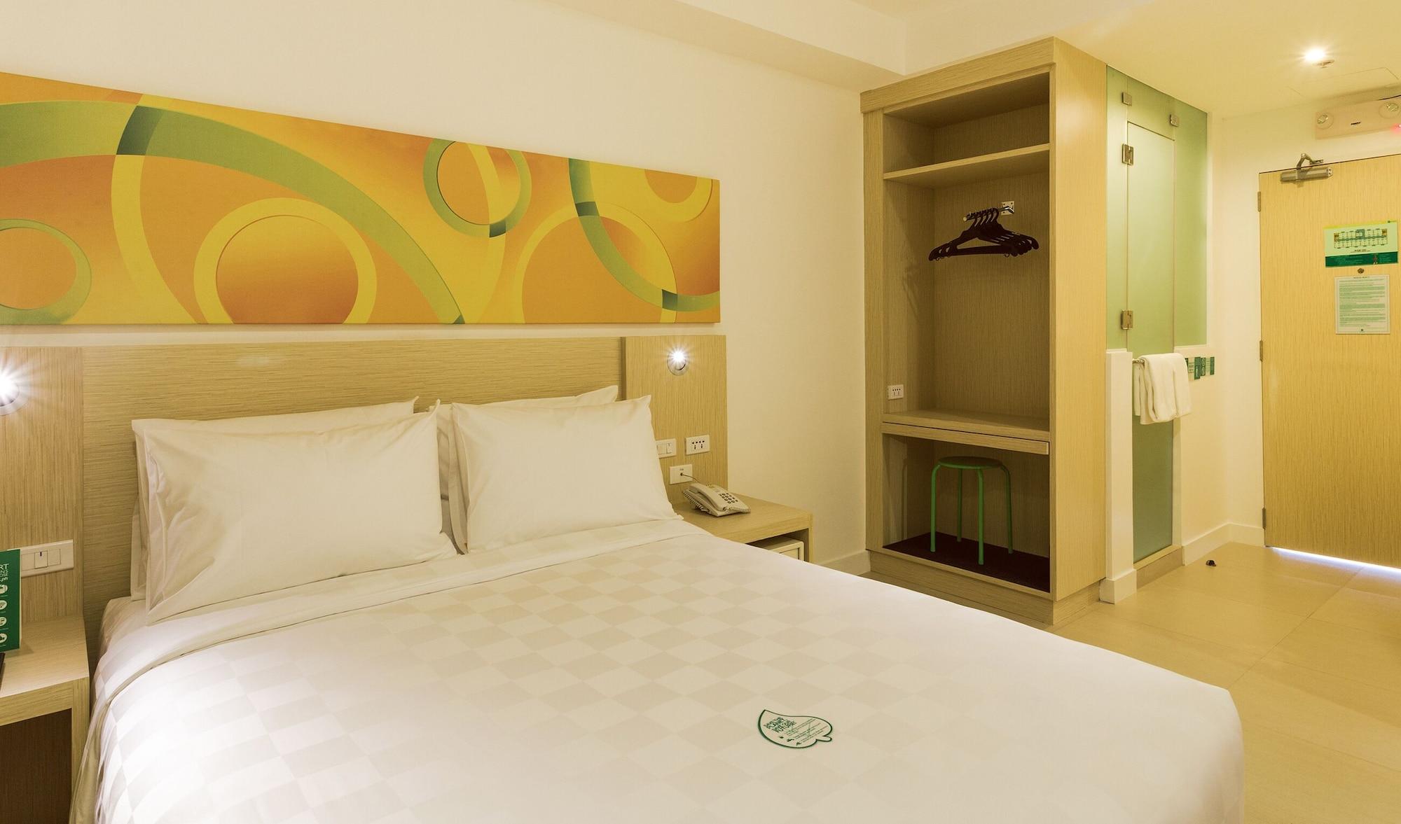 Go Hotels Manila Airport Road Paranaque City Exterior photo