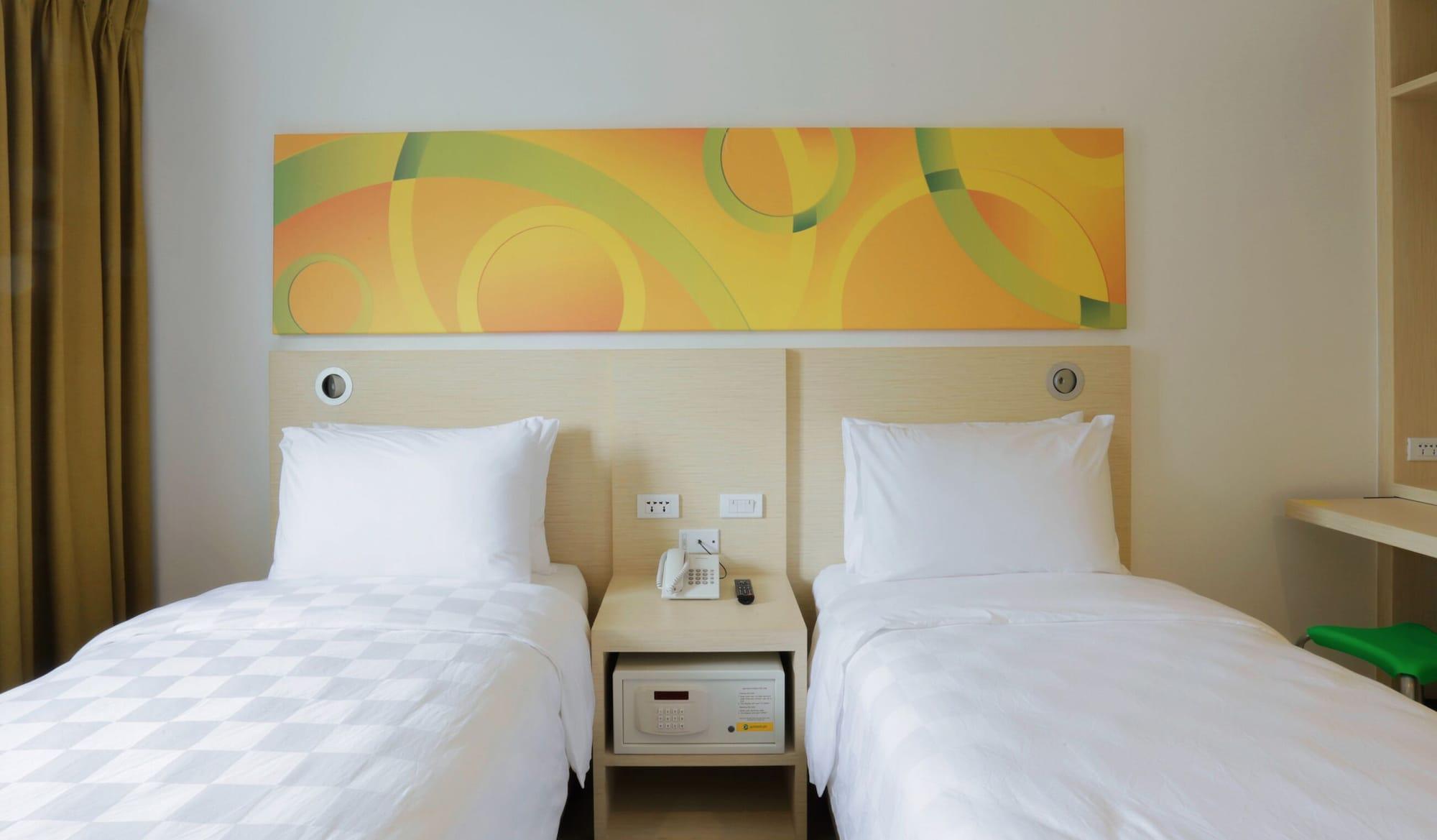 Go Hotels Manila Airport Road Paranaque City Exterior photo