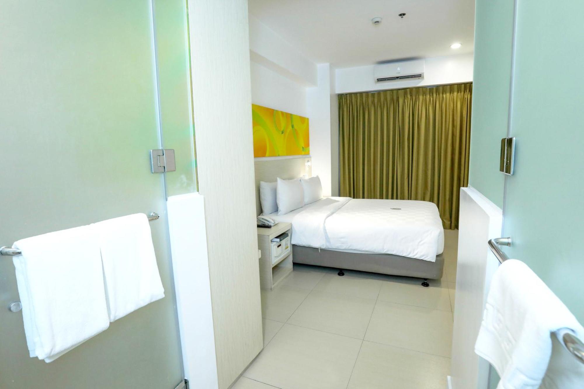 Go Hotels Manila Airport Road Paranaque City Exterior photo