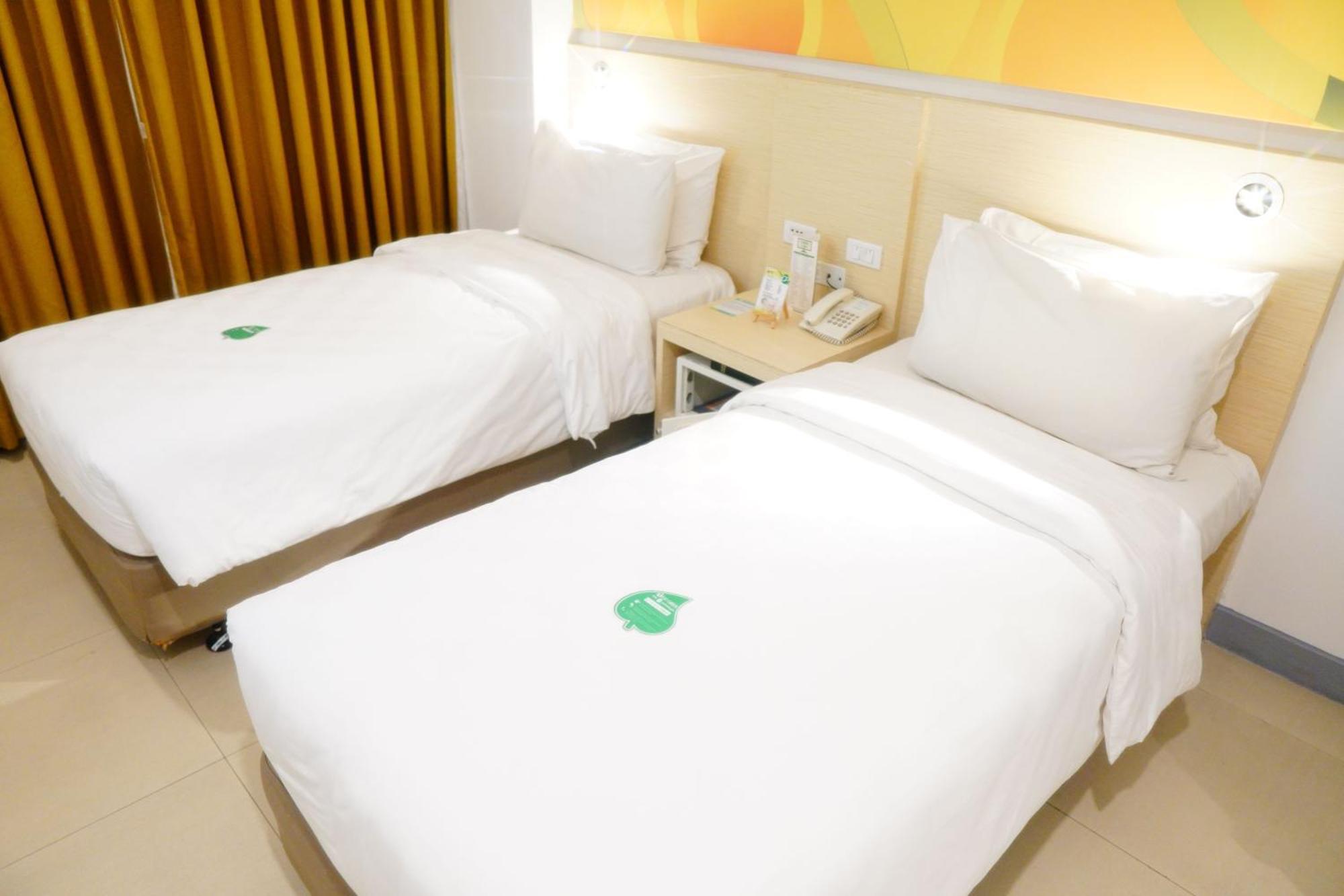 Go Hotels Manila Airport Road Paranaque City Exterior photo